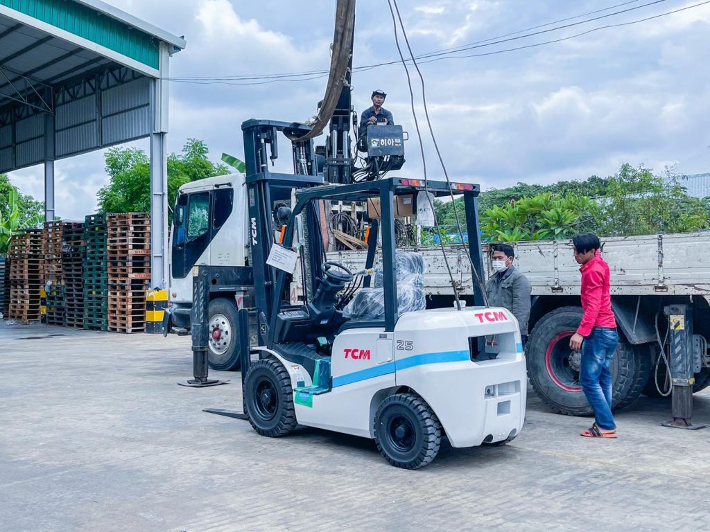 Xe nâng tcm 3 tấn dầu