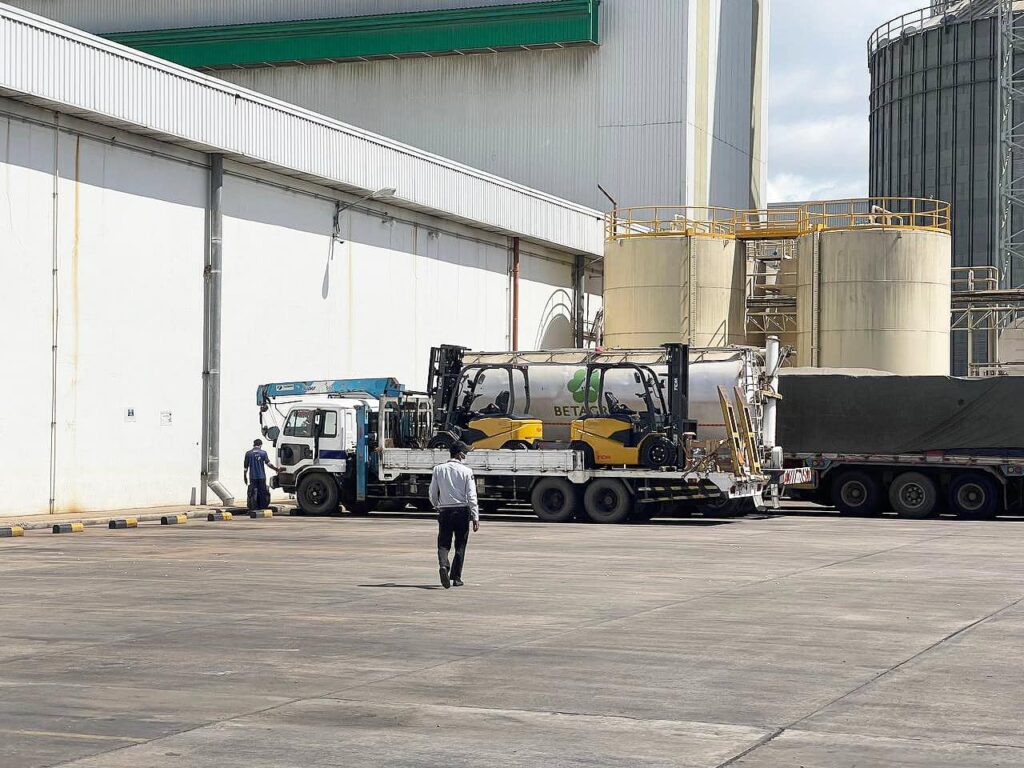 xe nâng forklift tcm 2 tấn