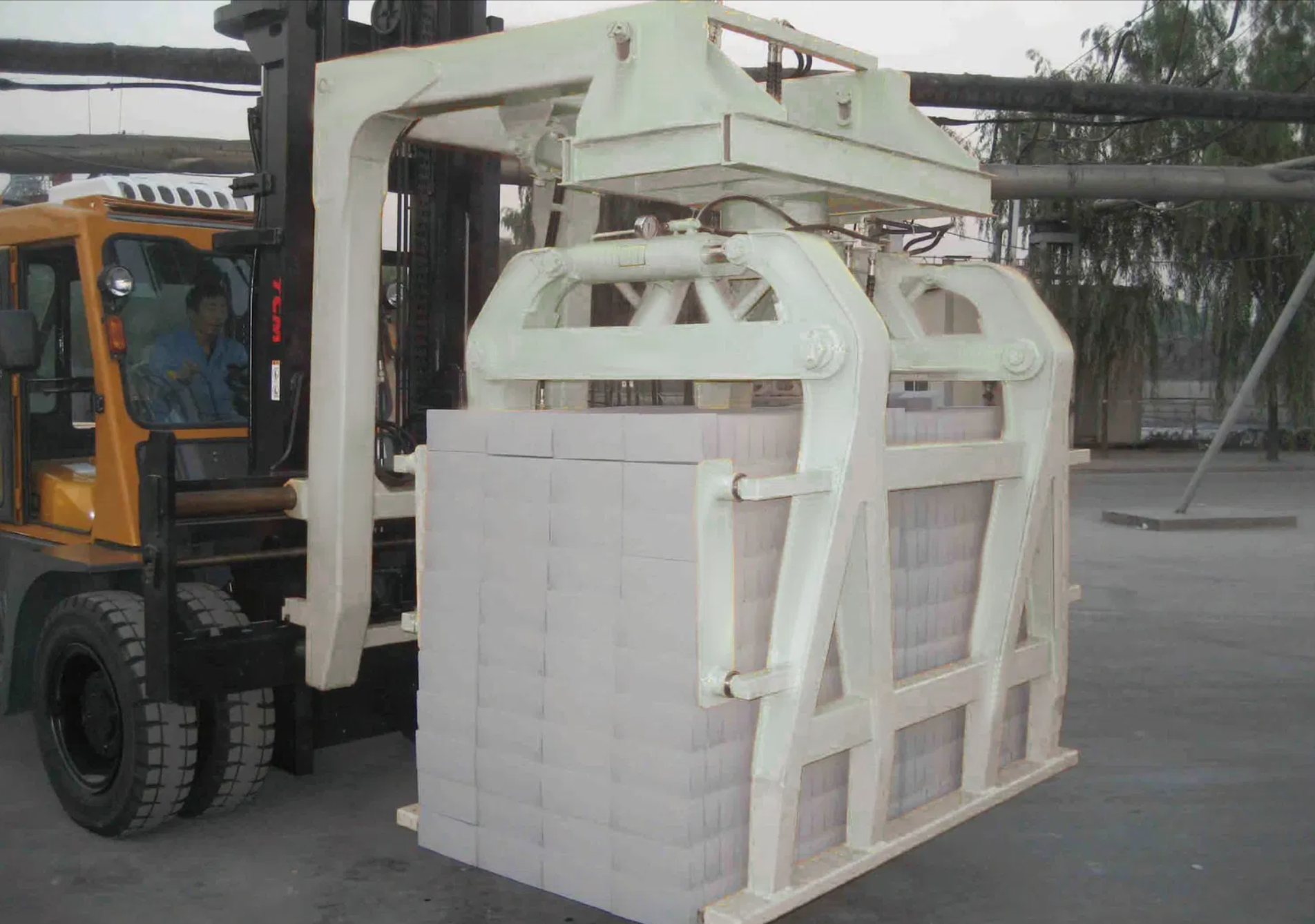 xe nâng gạch 3