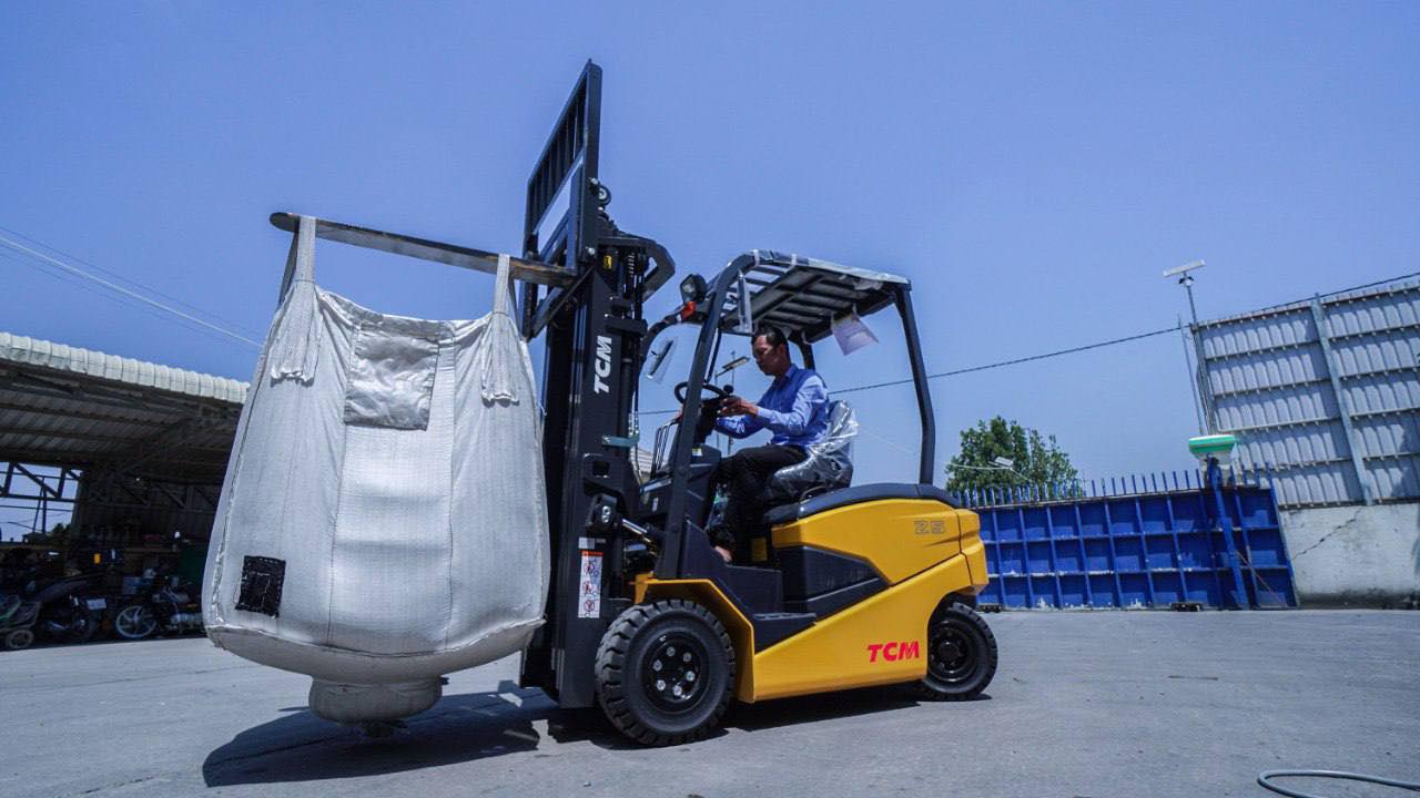 xe nâng điện ngồi lái (10)