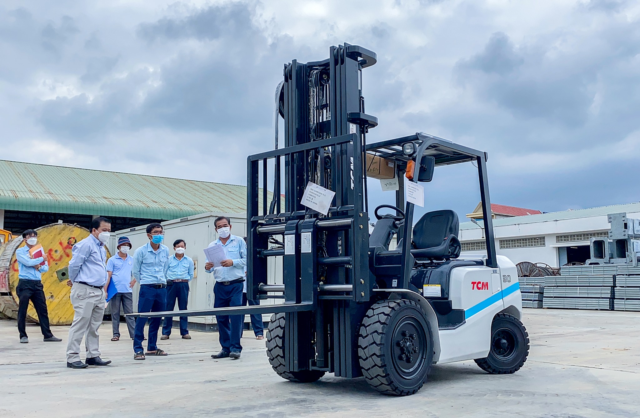 xe nâng dầu 2.5 tấn (2)