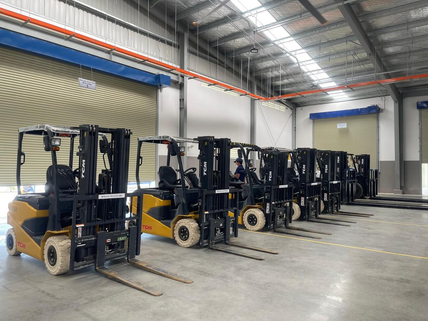 xe nâng điện 2 tấn (3)