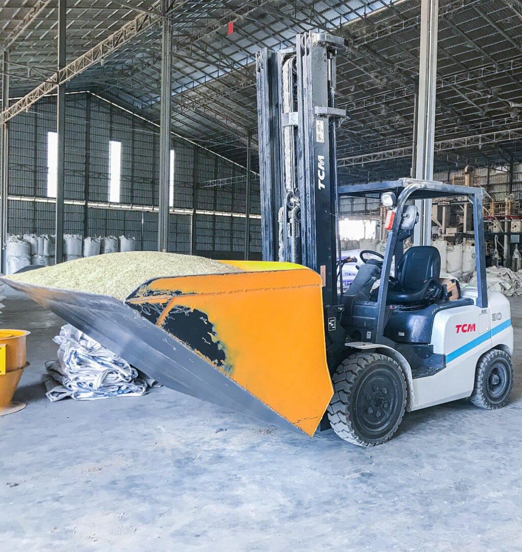 xe nâng dầu 3 tấn tcm 1
