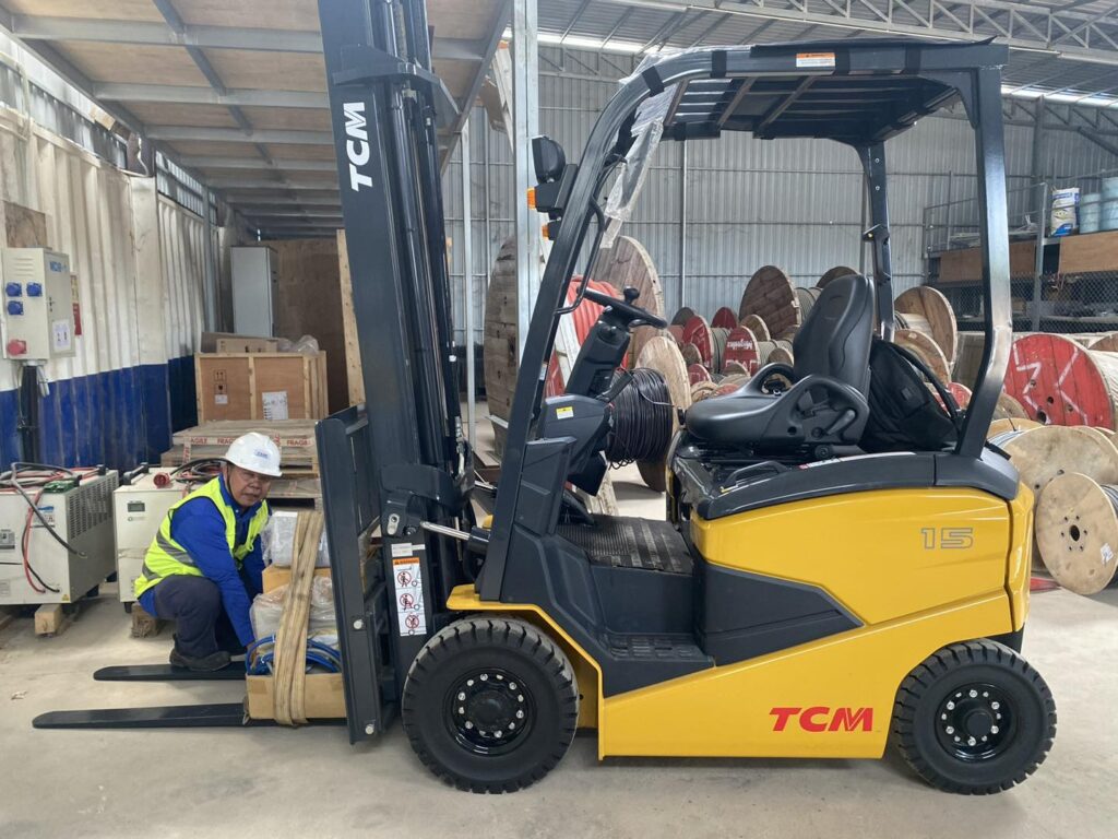 giá xe nâng 3 tấn điện