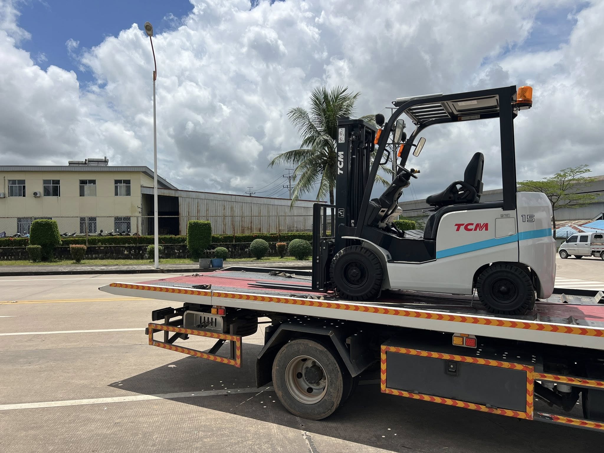 giá xe nâng 3 tấn