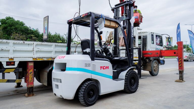 xe nâng dầu 2 tấn